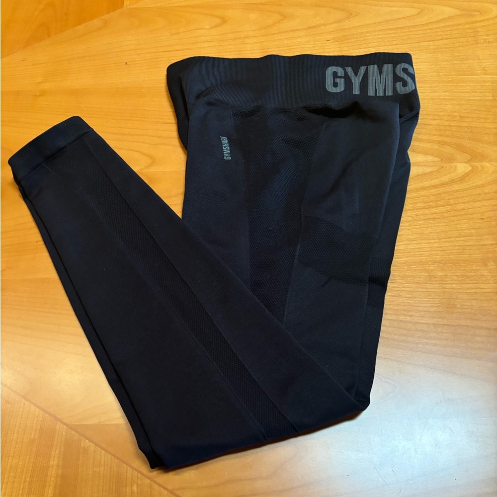 GYMSHARK high waisted black leggings.
